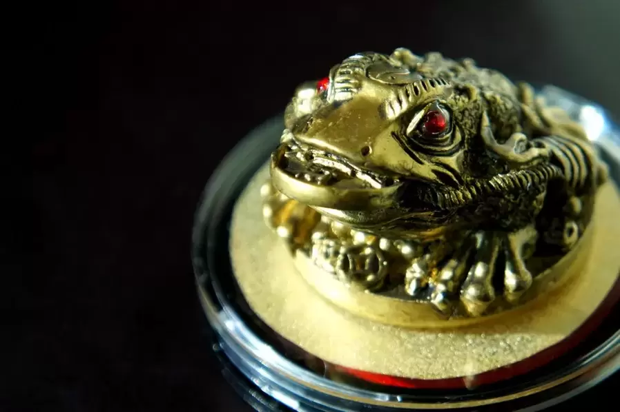 amulet សំណាងល្អ - toad បីជើង